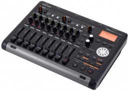 TASCAM DP-03SD компактная 8-канальная портастудия с возможностью записи на SD-карты памяти.