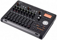 TASCAM DP-03SD компактная 8-канальная портастудия с возможностью записи на SD-карты памяти.